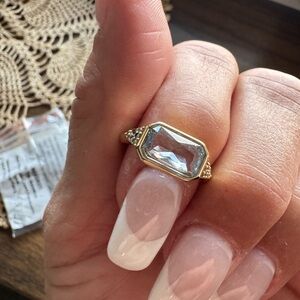 Elegant Gold Women's Ring with Aquamarine